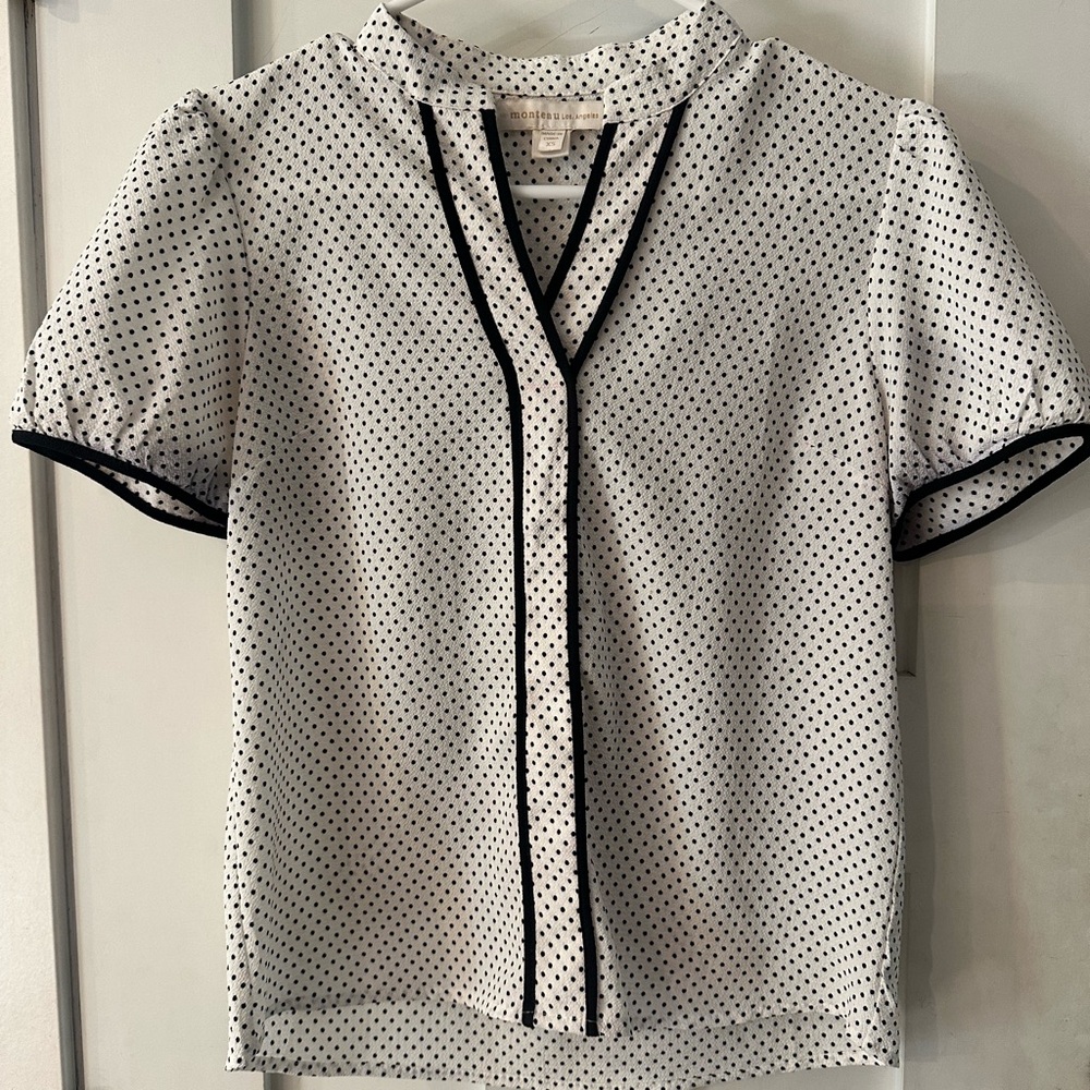 Xs polka dot blouse Monteau LA retro 60s vibes‎